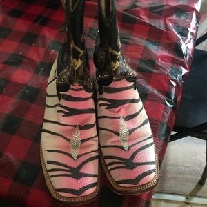 Women’s size 8 cowboy boots